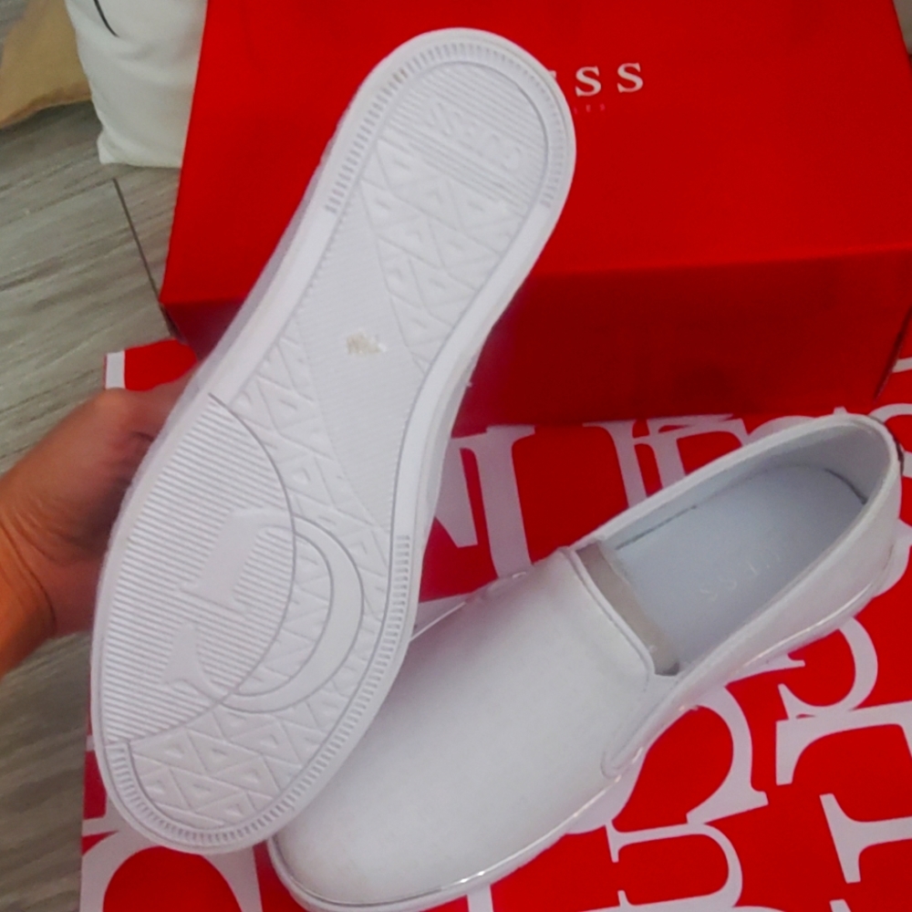Guess Shoes - Picture 3 of 6